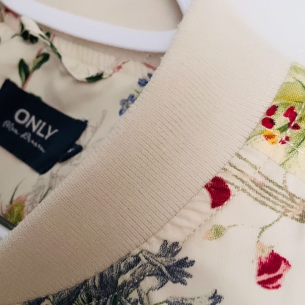 💐Only Simons XS Cream Baseball flower jacket💐 - Picture 6 of 7